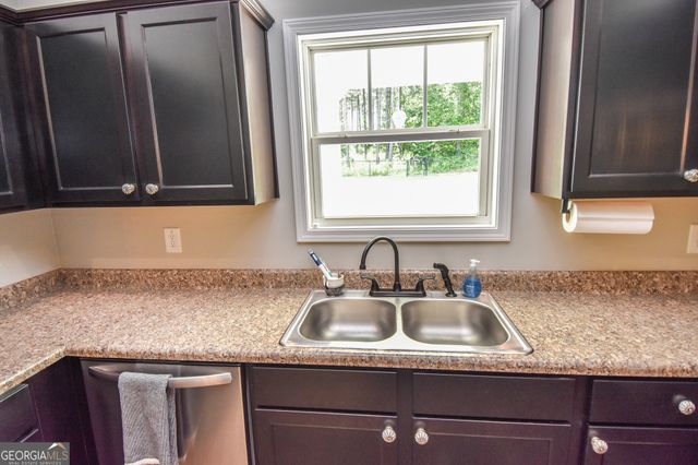 111 Needleleaf Court, Barnesville, GA 30204