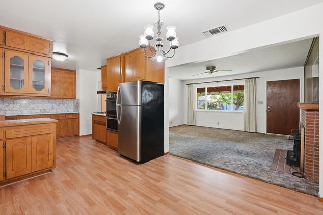 6947 Mariposa Ave, Citrus Heights, CA 95610