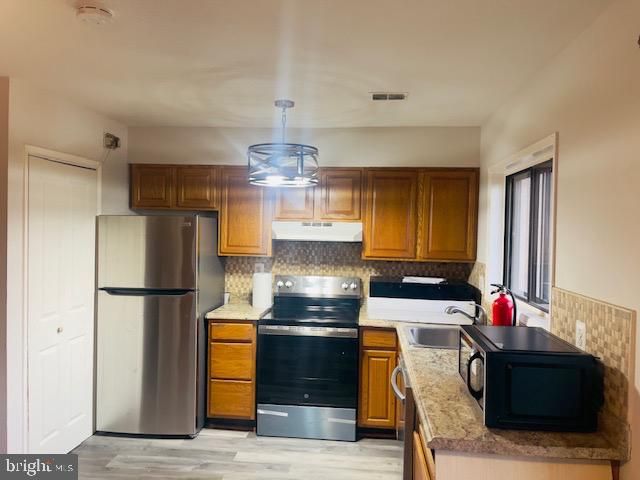 2200 WHITE CORNUS LN, Reston, VA 20191
