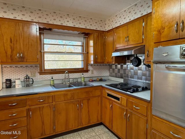 6 Sunset View Avenue, Brunswick, NY 12180