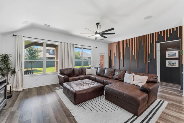 7004 Trailhead Street, Little Elm, TX 76227
