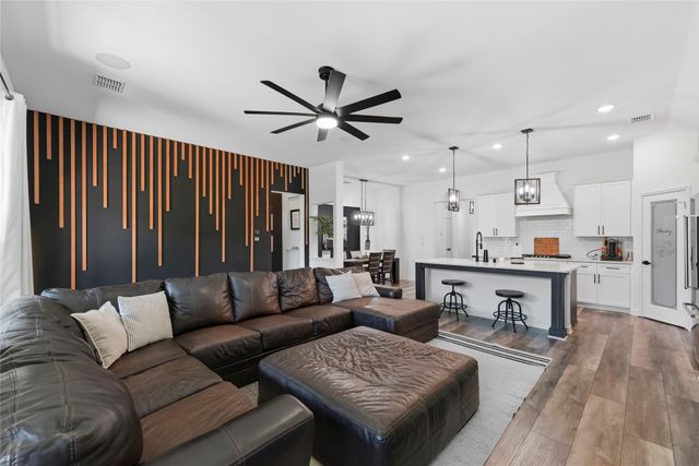 7004 Trailhead Street, Little Elm, TX 76227
