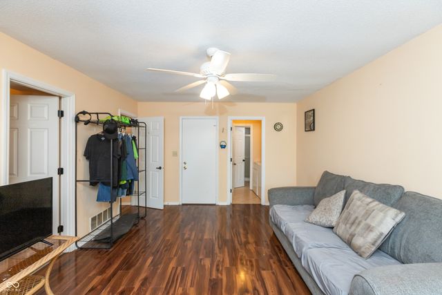 3131 Stillmeadow Drive, Indianapolis, IN 46214