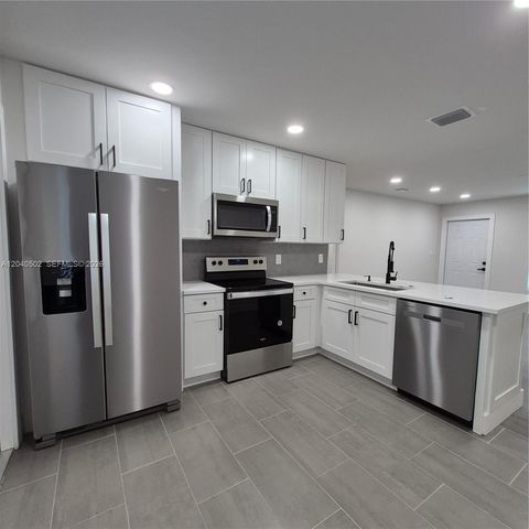 823 NW 30th Court 12, Wilton Manors, FL 33311