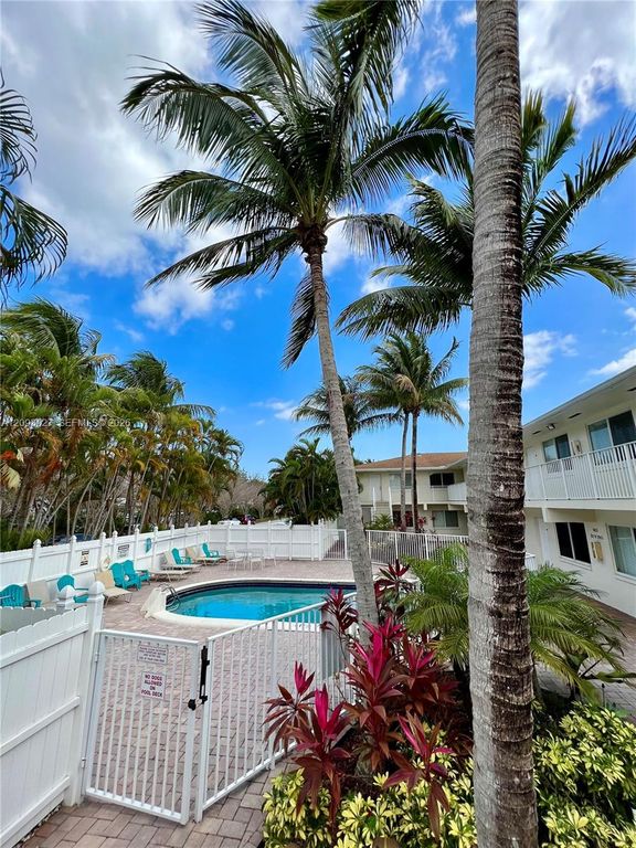 1872 NE 46th Street D4, Fort Lauderdale, FL 33308