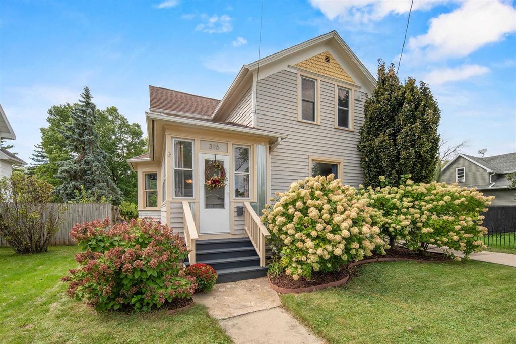 315 VAN STREET, Neenah, WI 54956