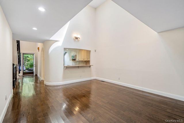 11 Pony Circle, Roslyn Heights, NY 11577