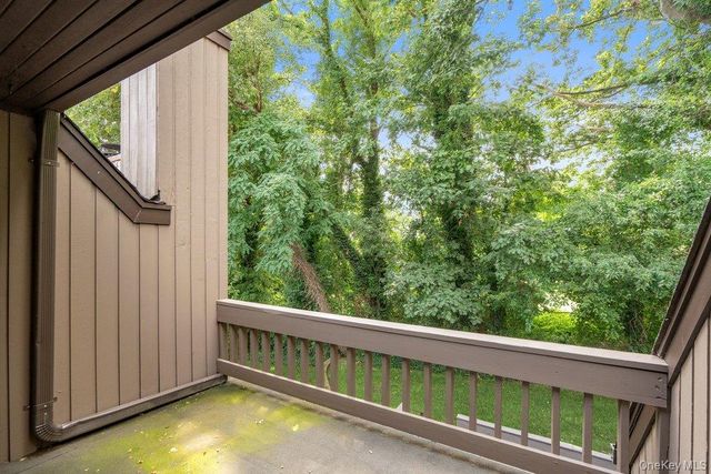 11 Pony Circle, Roslyn Heights, NY 11577