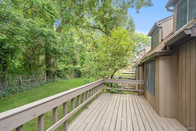 11 Pony Circle, Roslyn Heights, NY 11577