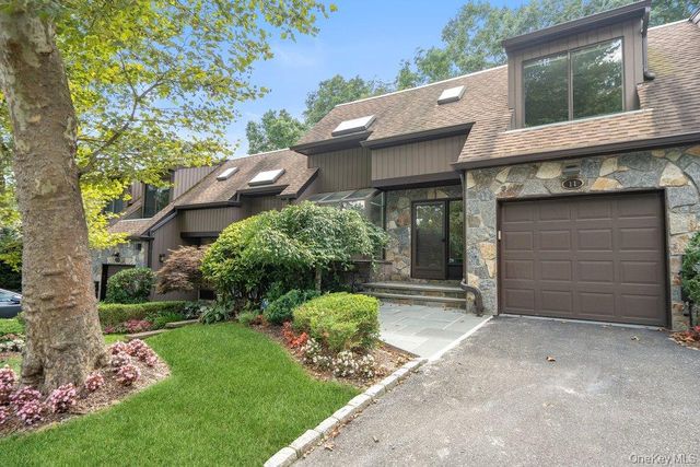 11 Pony Circle, Roslyn Heights, NY 11577