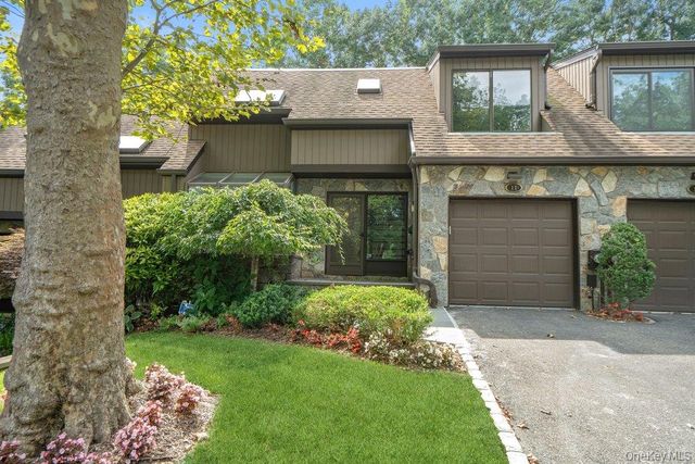 11 Pony Circle, Roslyn Heights, NY 11577