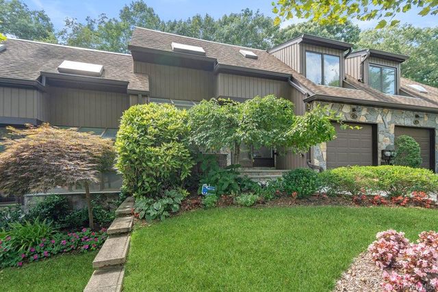 11 Pony Circle, Roslyn Heights, NY 11577