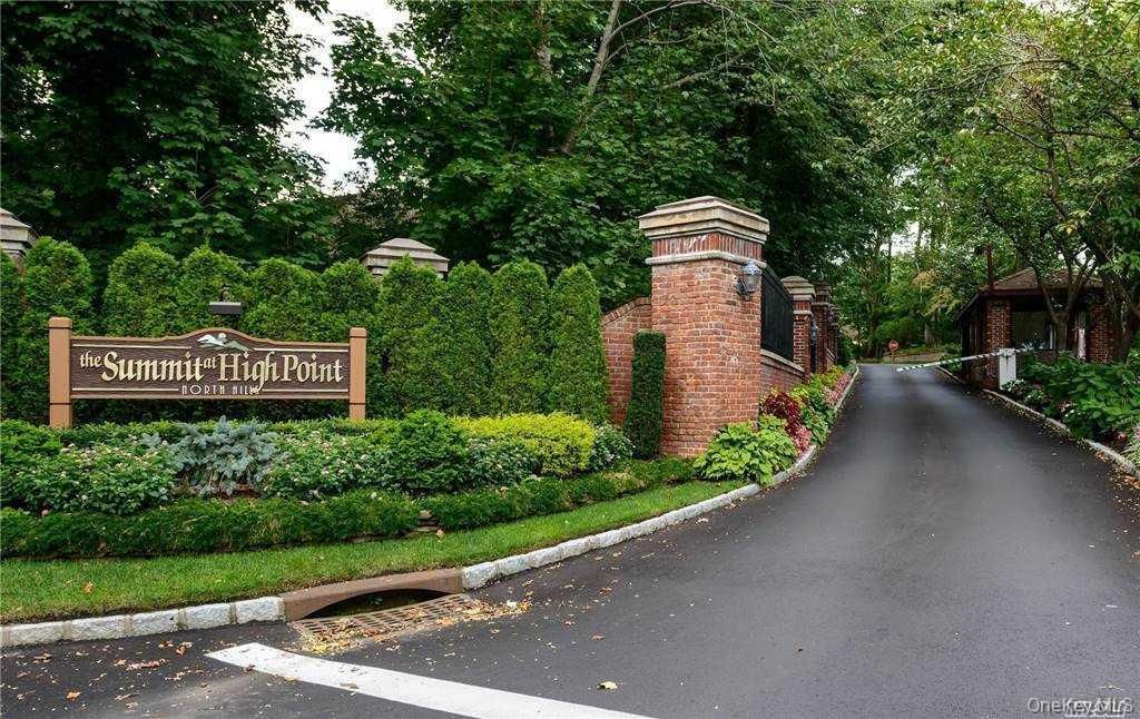 11 Pony Circle, Roslyn Heights, NY 11577 — exterior