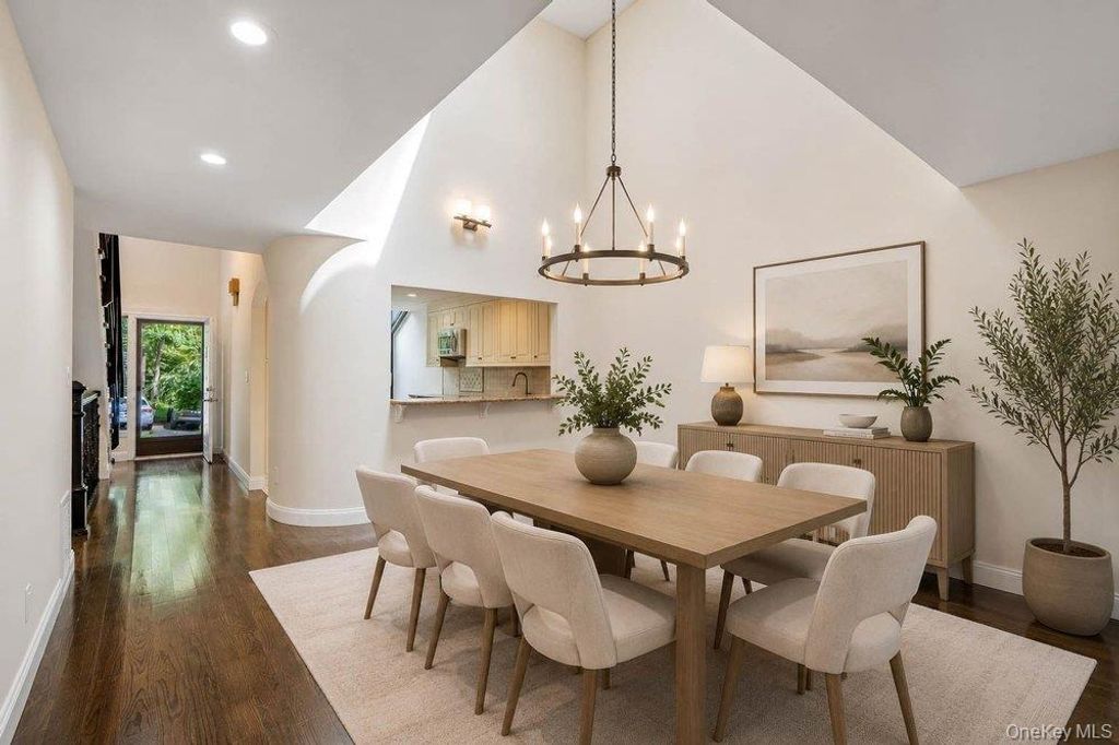11 Pony Circle, Roslyn Heights, NY 11577 — photo 3
