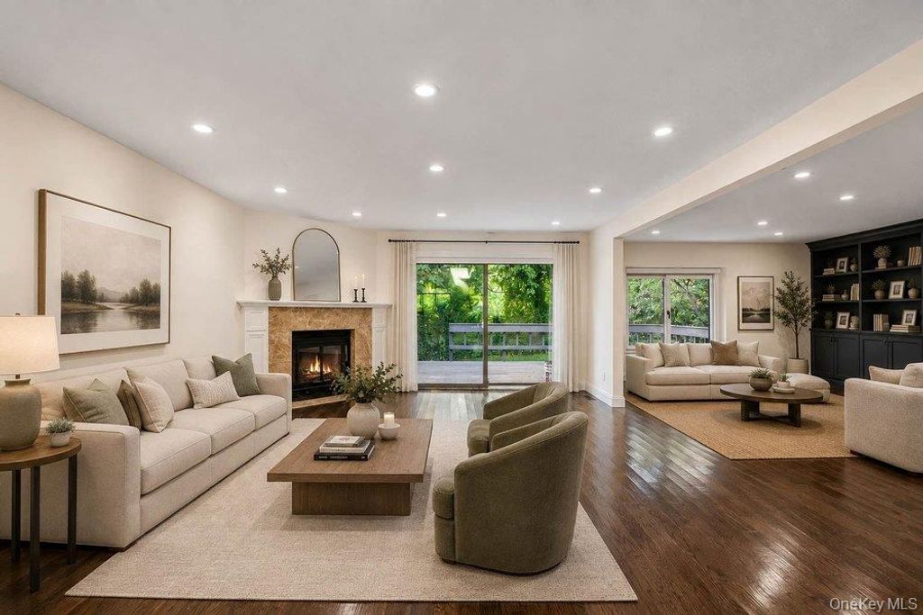 11 Pony Circle, Roslyn Heights, NY 11577 — photo 4