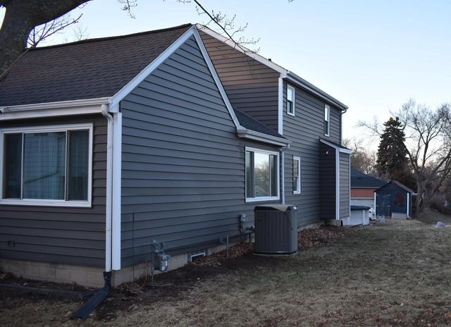 452 E Bolivar AVENUE, Milwaukee, WI 53207