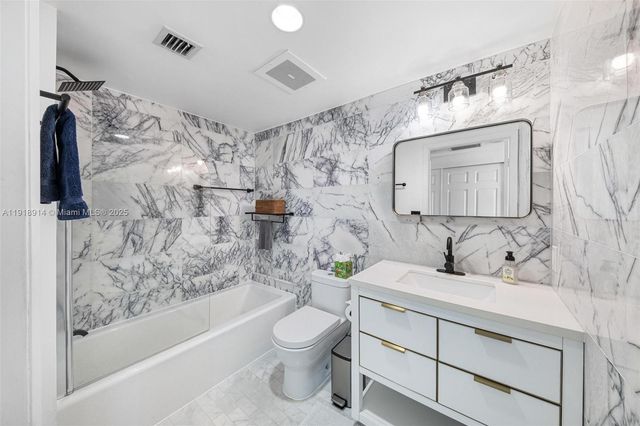 665 NE 25th St 1805, Miami, FL 33137