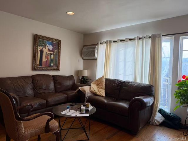 94-81 218th Street, Queens Village, NY 11428