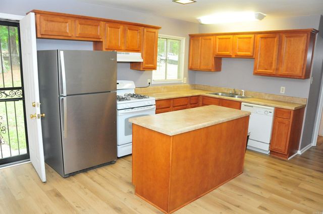 30 Sheraton Drive, Little Rock, AR 72209