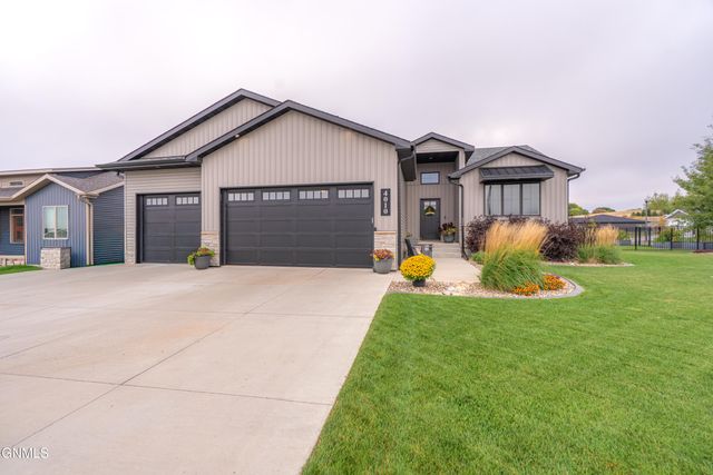 4010 Silver Boulevard, Bismarck, ND 58503 property photo