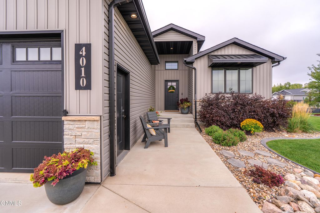 4010 Silver Boulevard, Bismarck, ND 58503 photo 3