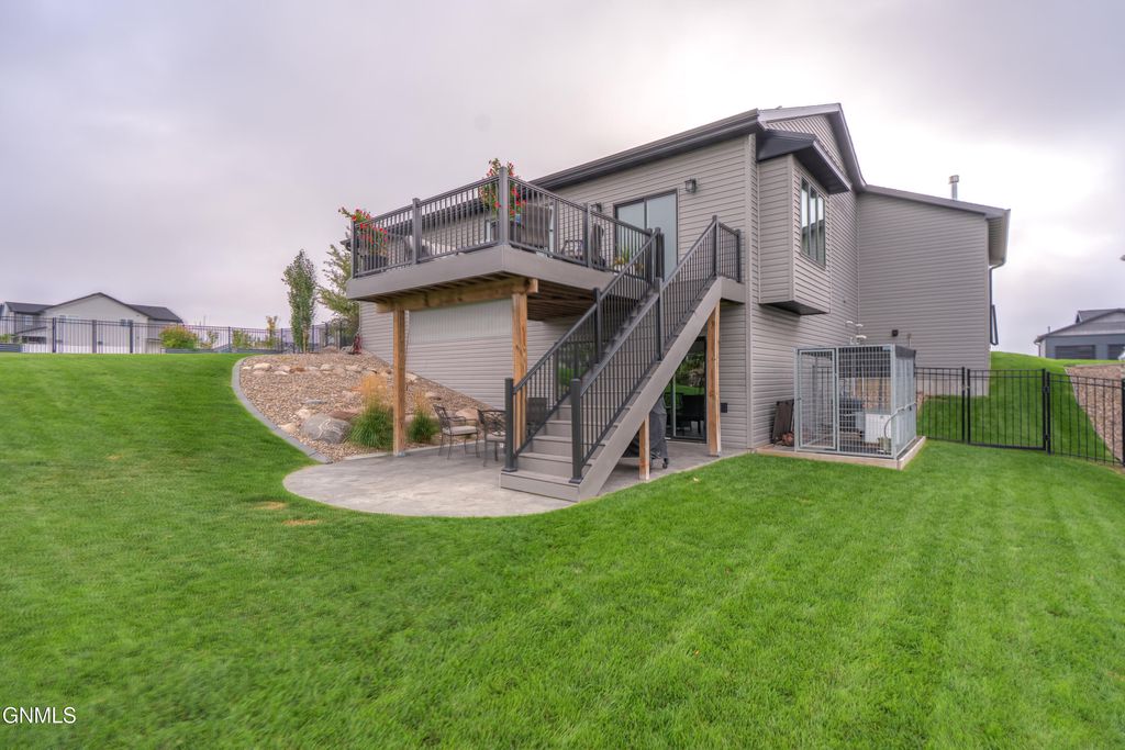 4010 Silver Boulevard, Bismarck, ND 58503 photo 5