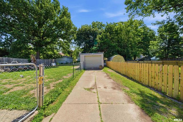 3120 N NEW YORK Avenue, Peoria, IL 61603
