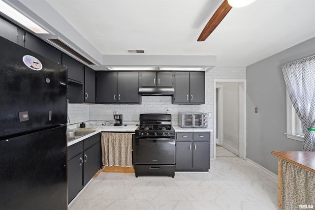 3120 N NEW YORK Avenue, Peoria, IL 61603