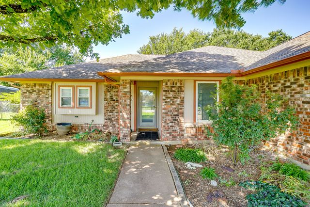 212 Marie Court, Joshua, TX 76058