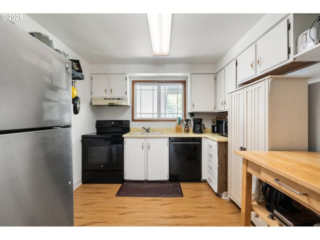 29700 Sw COURTSIDE Dr 40, Wilsonville, OR 97070