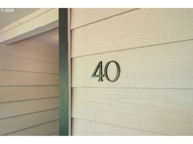 29700 Sw COURTSIDE Dr 40, Wilsonville, OR 97070