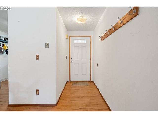 29700 Sw COURTSIDE Dr 40, Wilsonville, OR 97070