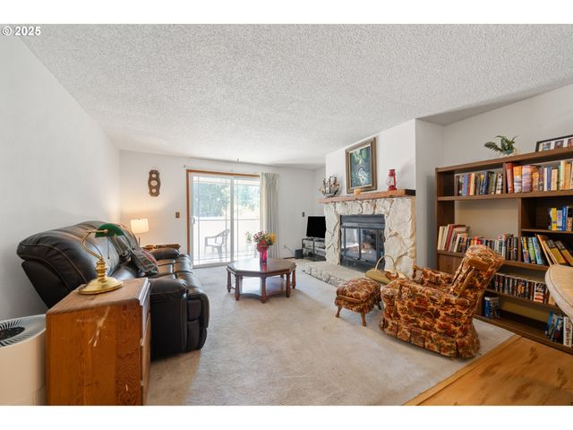 29700 Sw COURTSIDE Dr 40, Wilsonville, OR 97070