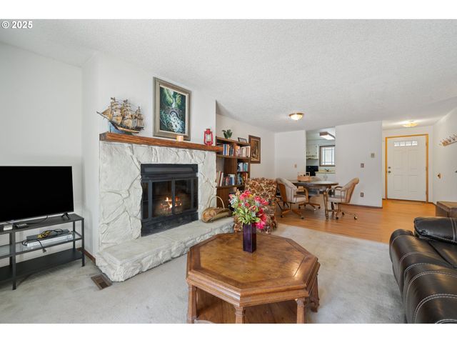 29700 Sw COURTSIDE Dr 40, Wilsonville, OR 97070