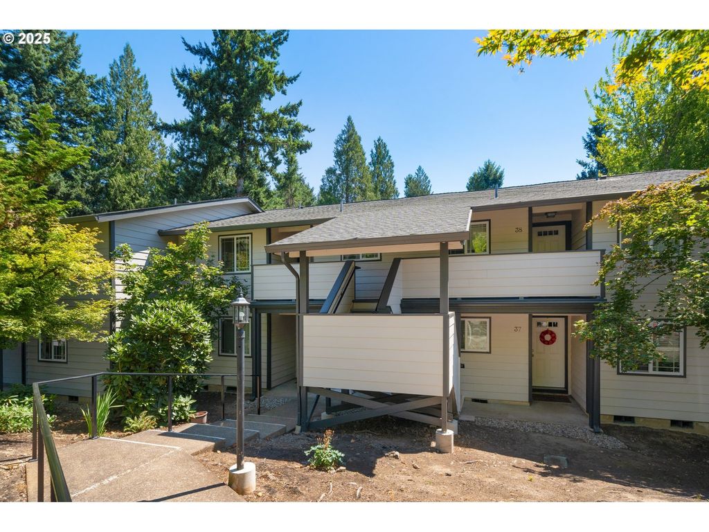 29700 Sw COURTSIDE Dr 40, Wilsonville, OR 97070