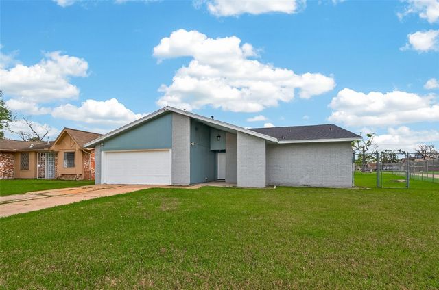 635 Coolwood Drive, Houston, TX 77013