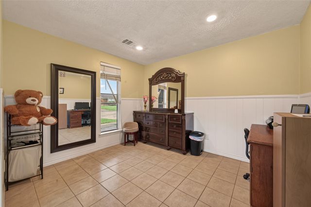 635 Coolwood Drive, Houston, TX 77013