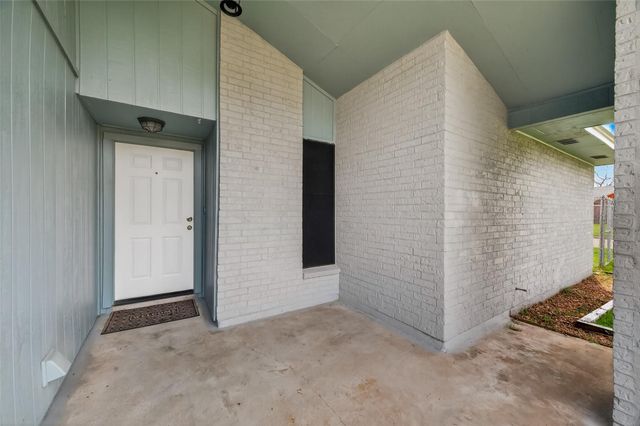 635 Coolwood Drive, Houston, TX 77013