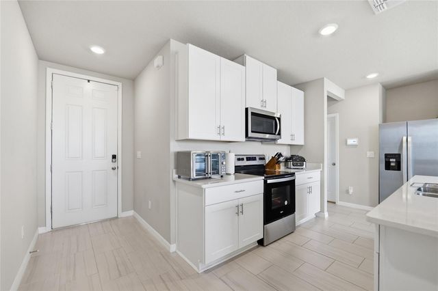 7623 MOMENTUM PARKWAY, Wesley Chapel, FL 33545