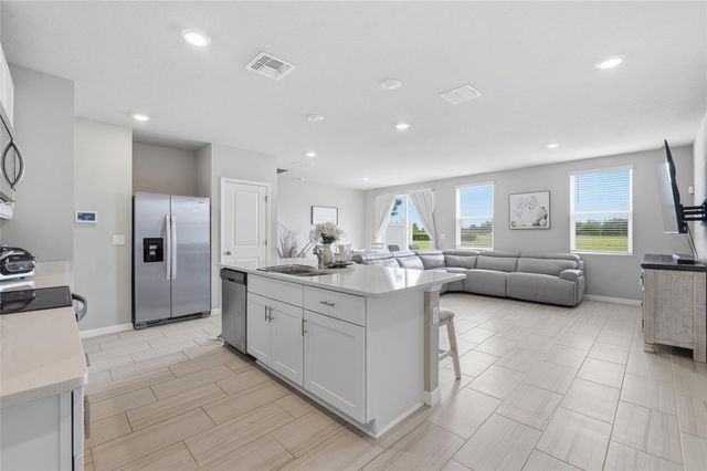 7623 MOMENTUM PARKWAY, Wesley Chapel, FL 33545