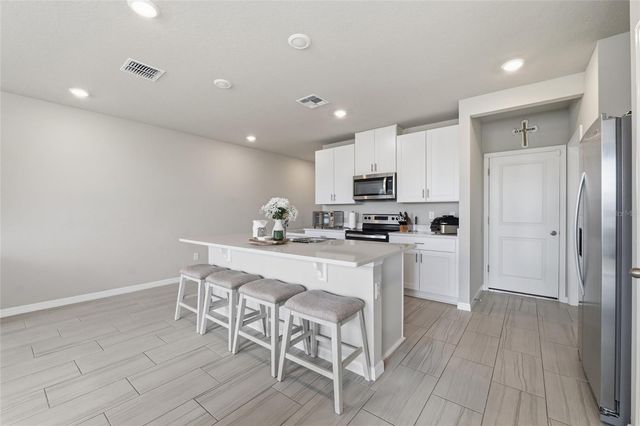 7623 MOMENTUM PARKWAY, Wesley Chapel, FL 33545