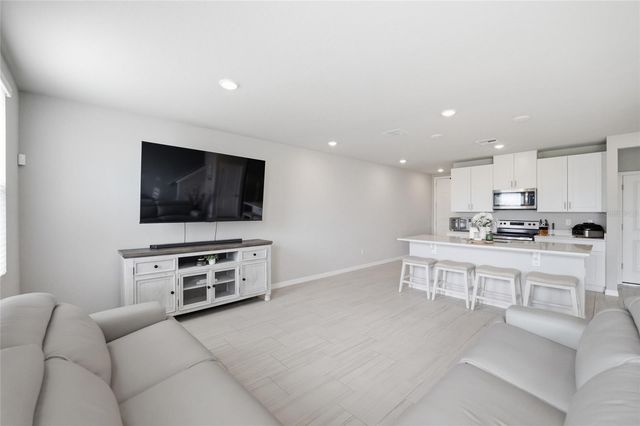 7623 MOMENTUM PARKWAY, Wesley Chapel, FL 33545