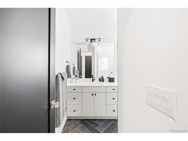 487 S Garfield St, Denver, CO 80209