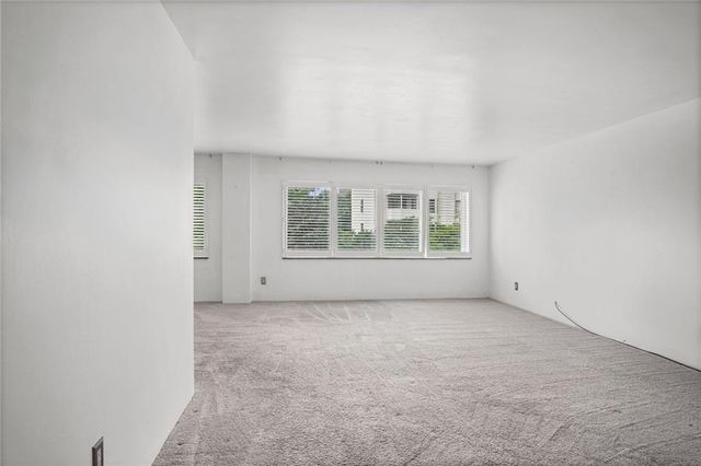 4550 Warwick Boulevard 409, Kansas City, MO 64111