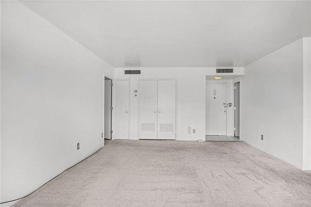 4550 Warwick Boulevard 409, Kansas City, MO 64111