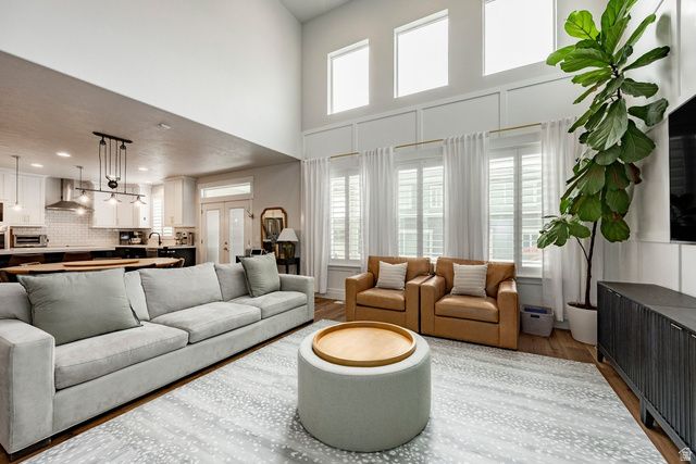 69 N FLOWER RD, Vineyard, UT 84059