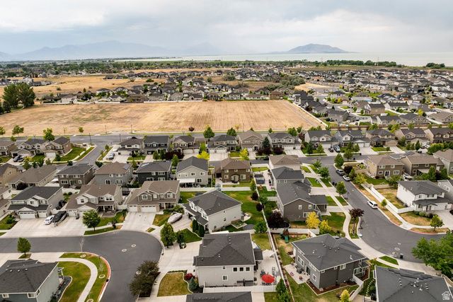 69 N FLOWER RD, Vineyard, UT 84059