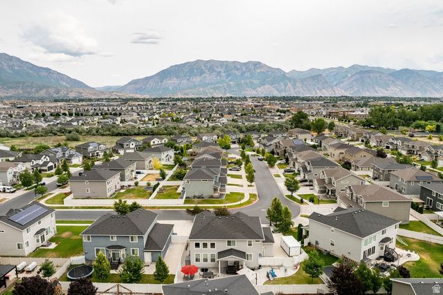 69 N FLOWER RD, Vineyard, UT 84059
