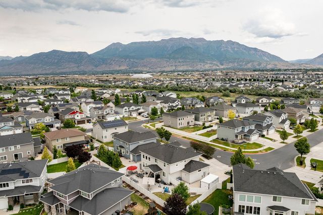 69 N FLOWER RD, Vineyard, UT 84059