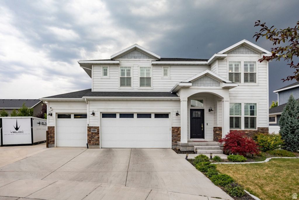69 N FLOWER RD, Vineyard, UT 84059